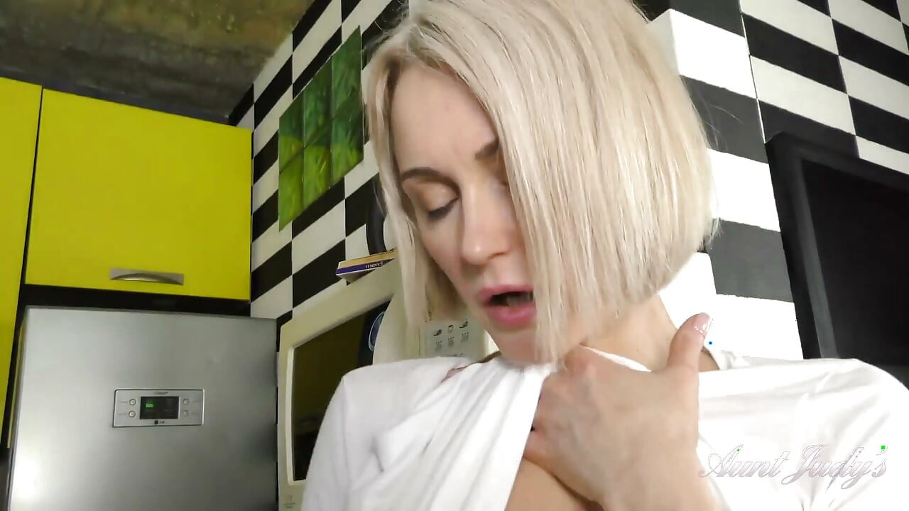 AuntJudys - A Tasty Kitchen Snack with 40yo Super-MILF Natie