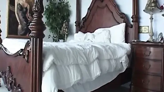Memek berbulu dicolmek dalam-dalam sampai mengepalkan ledakan orgasme
