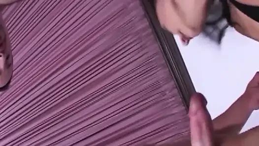 Tante sange rambut cokelat dientot sama kontol besar yang berdenyut-denyut