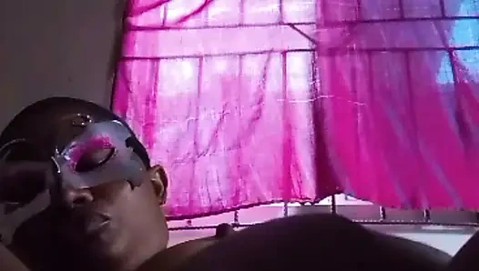 Roselee lagi asik muasin dirinya sendiri di video live