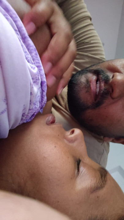 Pregnancy mein bhabhi ki boobs mein bahot khujli ho rahi thi unke pati ne boobs chatkar unki khujli mitai - desi dehati bhabhi boobs suking | Clip 1