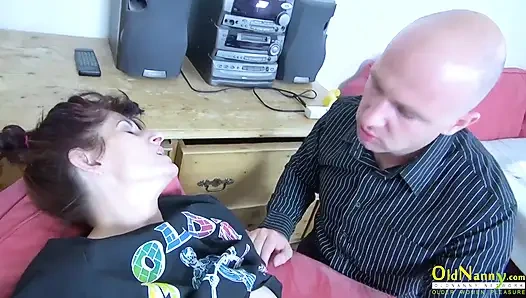 Cewek itu nggak bisa berhenti ngajarin ini