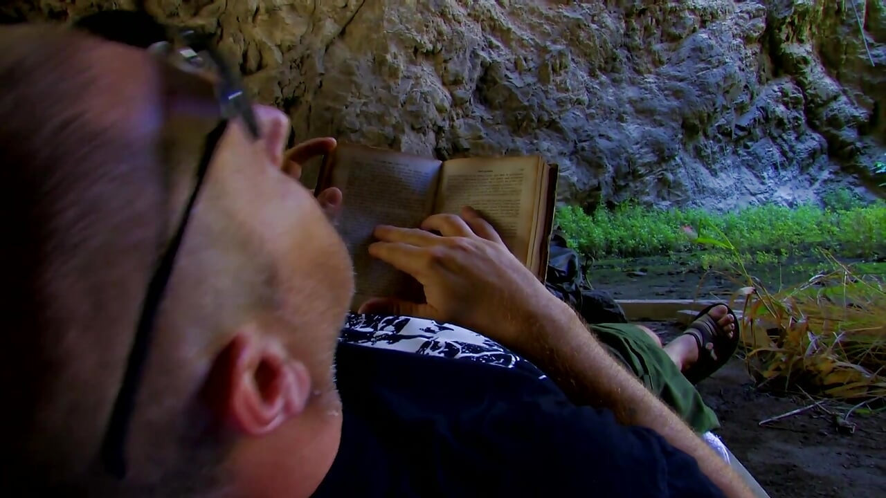 ברונטית מדהימה אוהבת זין בתחת ואצבע בכוס שלה