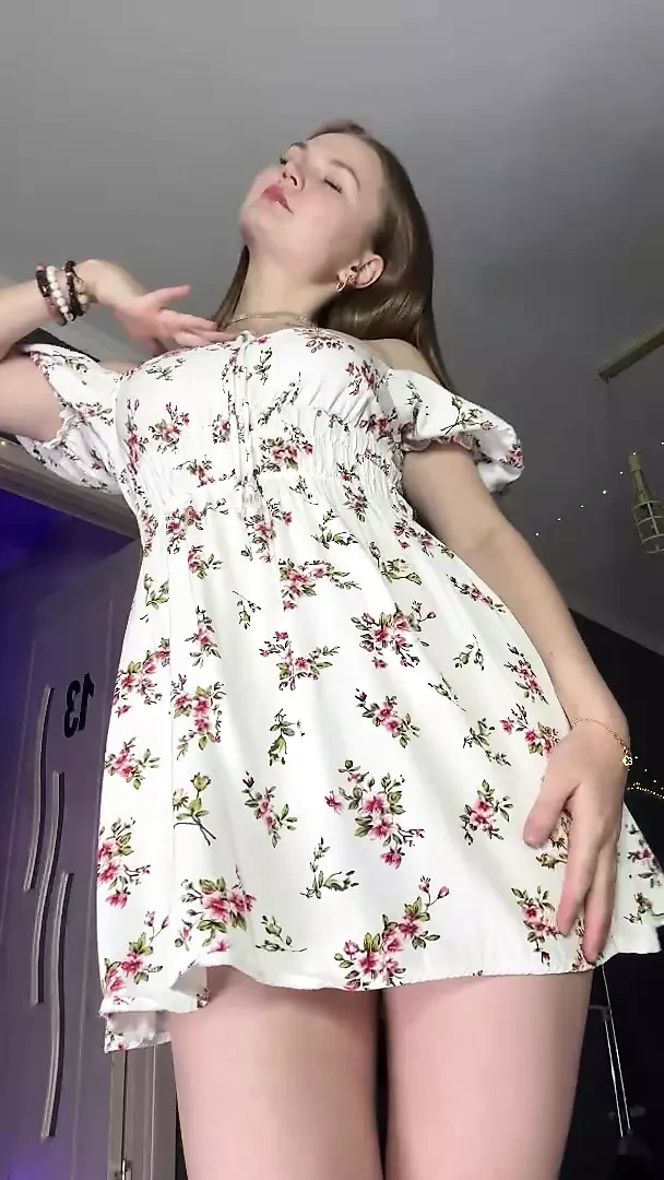 NickiLike video