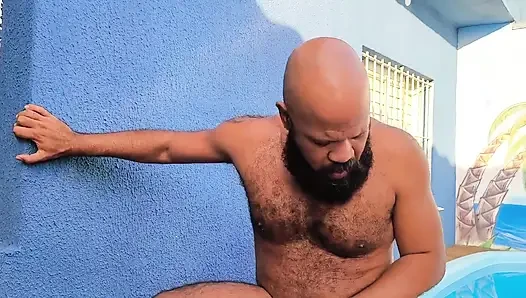 Havuzda RJ'den arkadaşı Carmona
