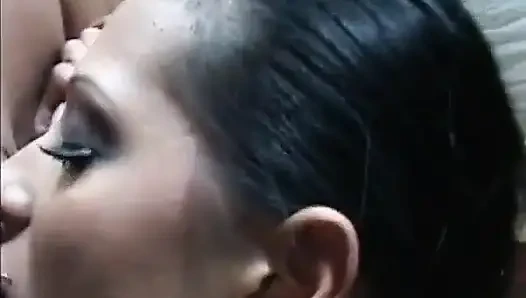 Jessica Rizzo yarak emmeyi seven sürtüklerle iki sahne sunuyor 01