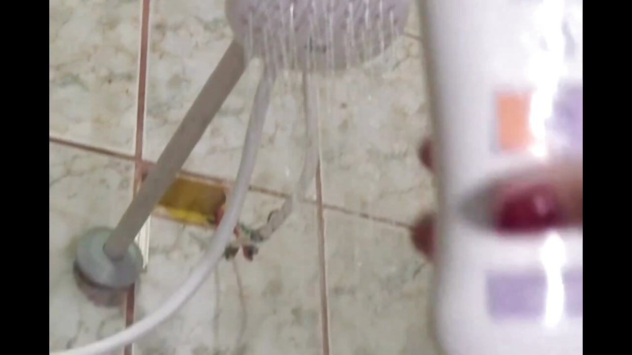 Užitak i bol u analnoj sceni s velikim kurcem