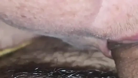 Eine heiße MILf bekommt eine riesige ladung in sich