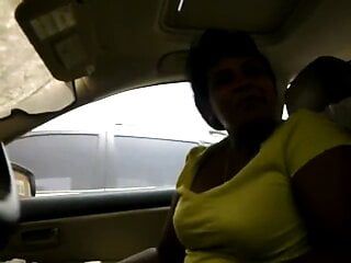 車でペニスをしゃぶるスリランカの叔母2