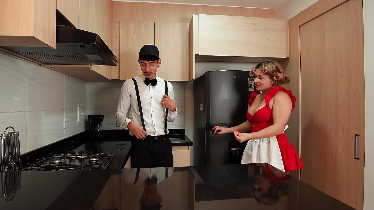 나는 Doña Florinda에게 츄러스를 주었고 그 새끼는 내 우유를 삼켰습니다