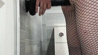 Bunda grande femboy trans twink fode vibrador preto de 10 polegadas profundo dentro de sua buceta