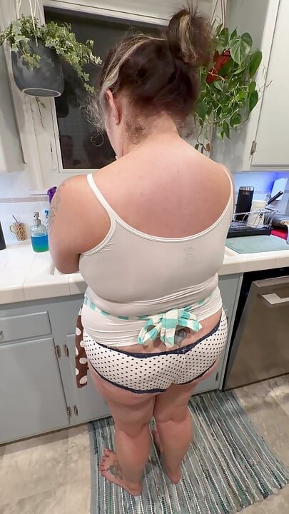 Hot Mom Maxine in apron washing the dishes and stripping, masturbating and squirting plus wet t-shirt - SO HOT!!!