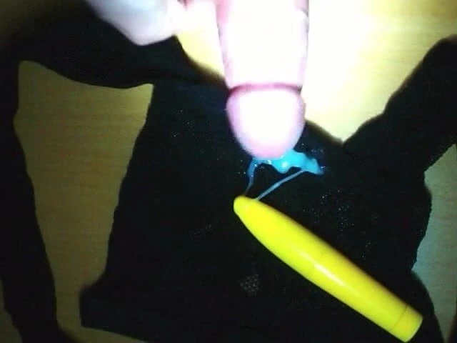 Cuming to girlfriend pantyhose and vibrator