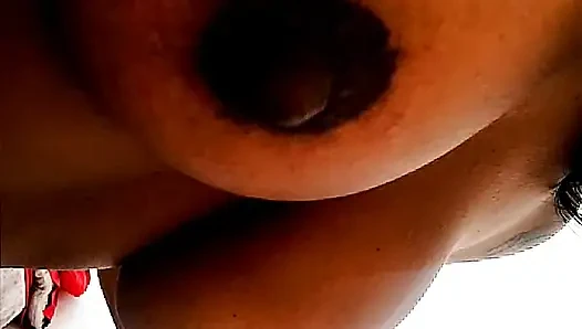 Es wäre so schön, hier an dieser riesigen nippel zu lutschen.
