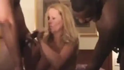 Cuckolds Secrets - Interracial gagbang