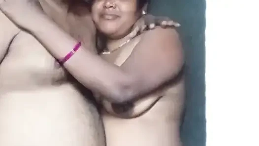 Chachi chacha ke saat sambandh bana rahi hai