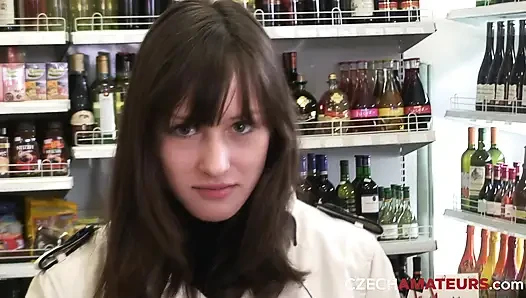 Молодая брюнетка и бойфренд (чешские любители)