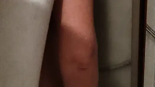 Üvey kız kardeş köyde duş alırken onları izlememi seviyor