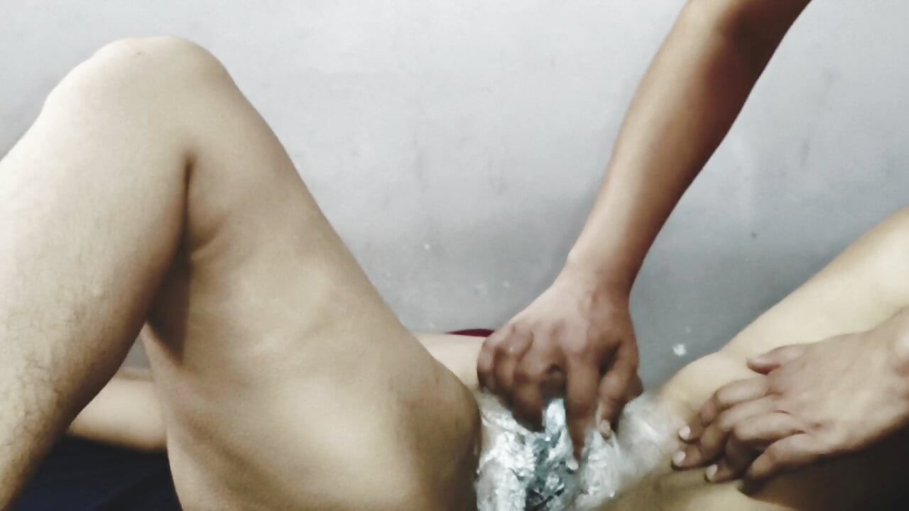 Maalkin ko naukrani ne boyfriend ke sath sex karte huye pakada