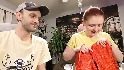 Подарки С Списком Желаний 9 - Красный Корсет И Черный Виниловый Платье, Расбокс И Мастурбация