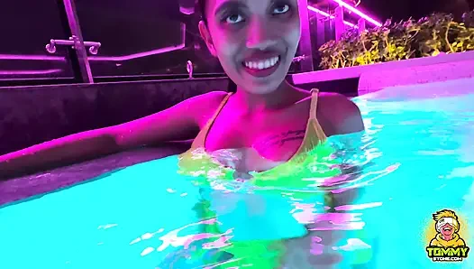 Memeknya dijilat sampai dicrot di dalam