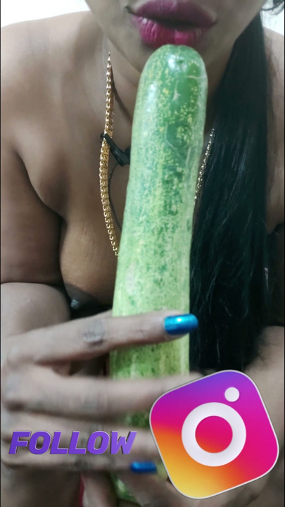 Tamil sheela amma role play, full dirty talk and amma paiyan podura dream talk, vegetable show | Clip 1