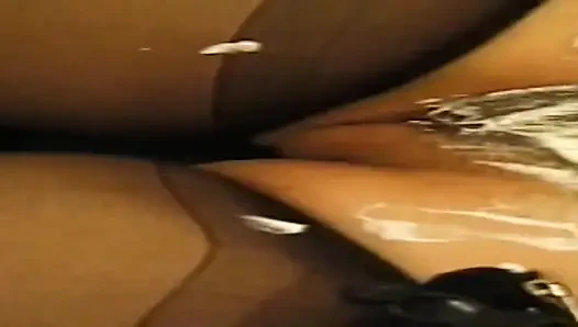 Aksi fingering ganas cewek hot ini sampai muncrat banyak banget