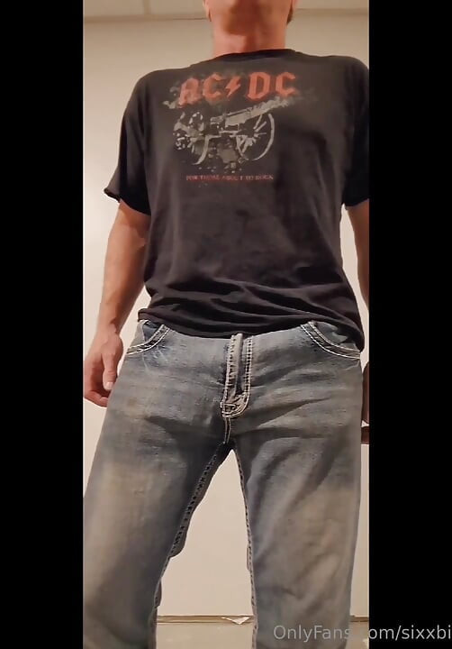 Fan of the Month Awarded a Big Cock and Cumshot