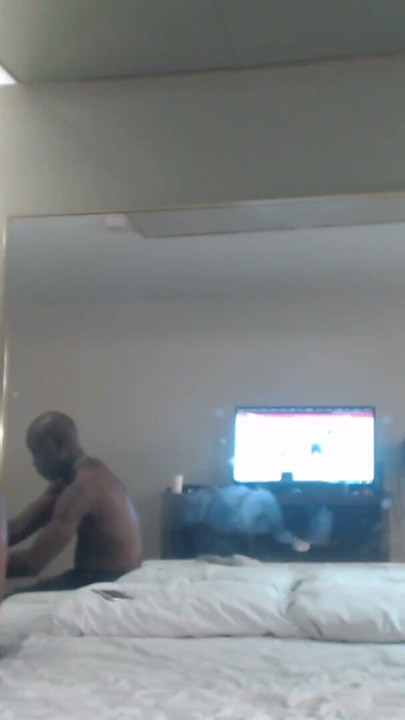 Webcam Ebony Shows off The Curves | Clip 3