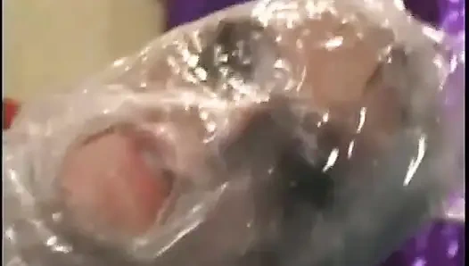 Lateks piliç amından ve götünden sert sikiliyor