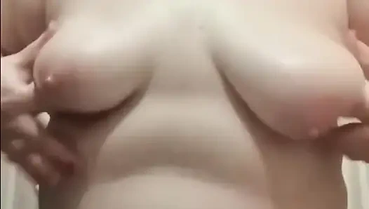 Aku lagi muasin memekku