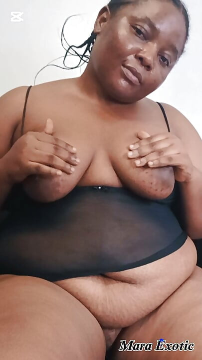 Thick Thighs Milf Hairy Pussy Fingering and Pink Pussy Spreading