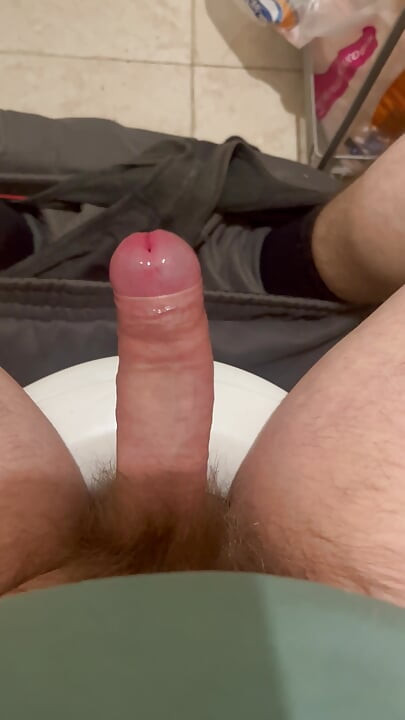 Guy Masturbates in the Toilet, Filming Close-up and in the Toilet