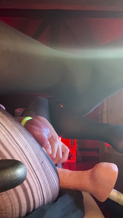 NYLON FUCKING MACHINE AND GAPING ASS