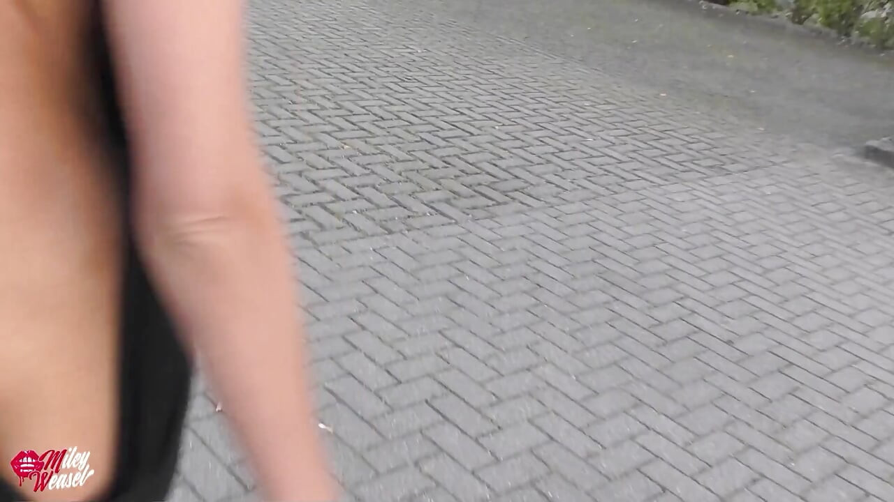 Persetubuhan pantat awam... berambut perang terangsang kacau !!