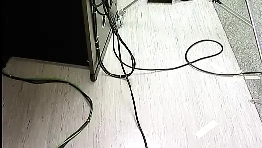 Pelacur rambut cokelat nyepong kontol dan dientot dari belakang saat casting