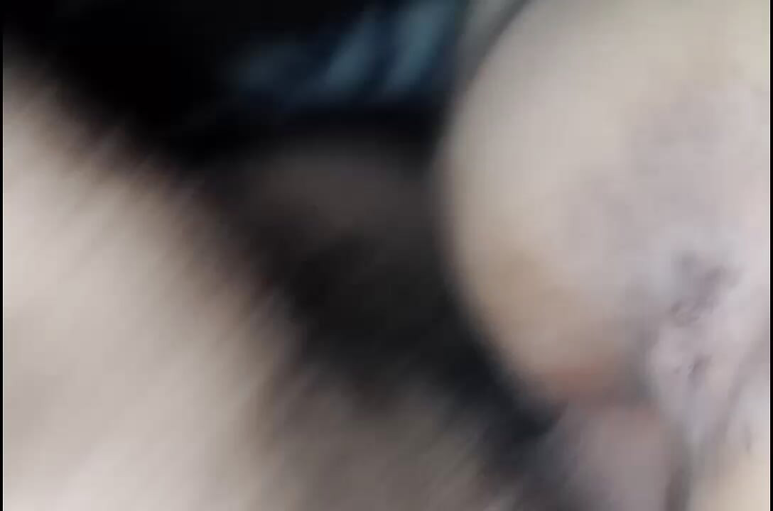 濡れた膣が挿入される音