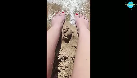 Pinky Pussy with Sand between her Toes