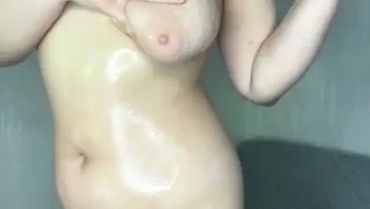 Nude oil show and anal plug with jucielussie