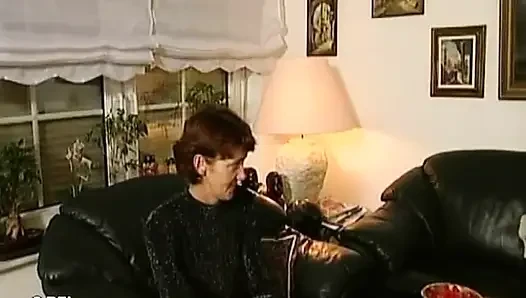 Üvey erkek kardeşimin yaşlı karısı