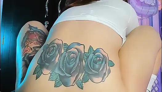 momo ride and squirt in monster dildo