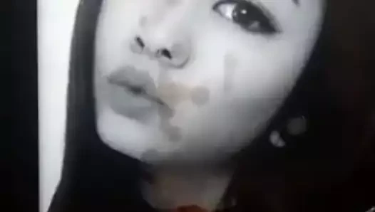 Ateşli Asyalı kız boşalıyor 4