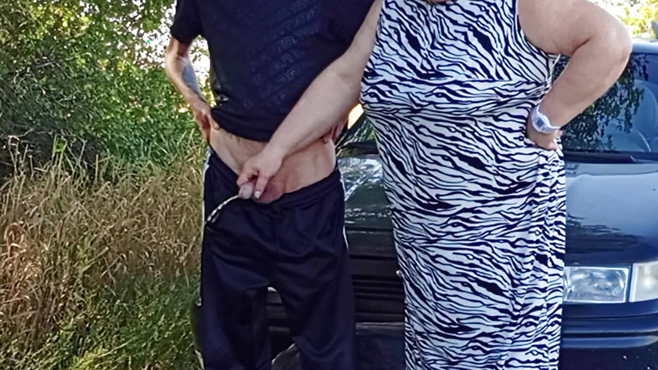 Pišanje u prirodi, jebao maćehu u usta i napunio je spermom
