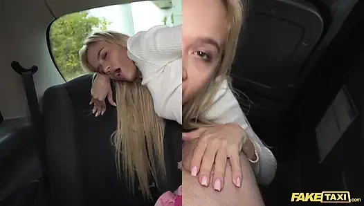 Güzel sarışın Rus ilk döllenmesini alıyor - fake taxi