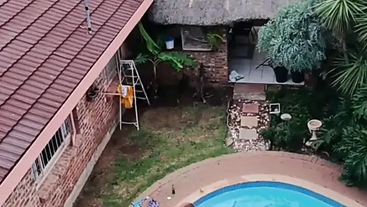 Meine nachbarn beim ficken beim fliegen mit meiner Drohne erwischt