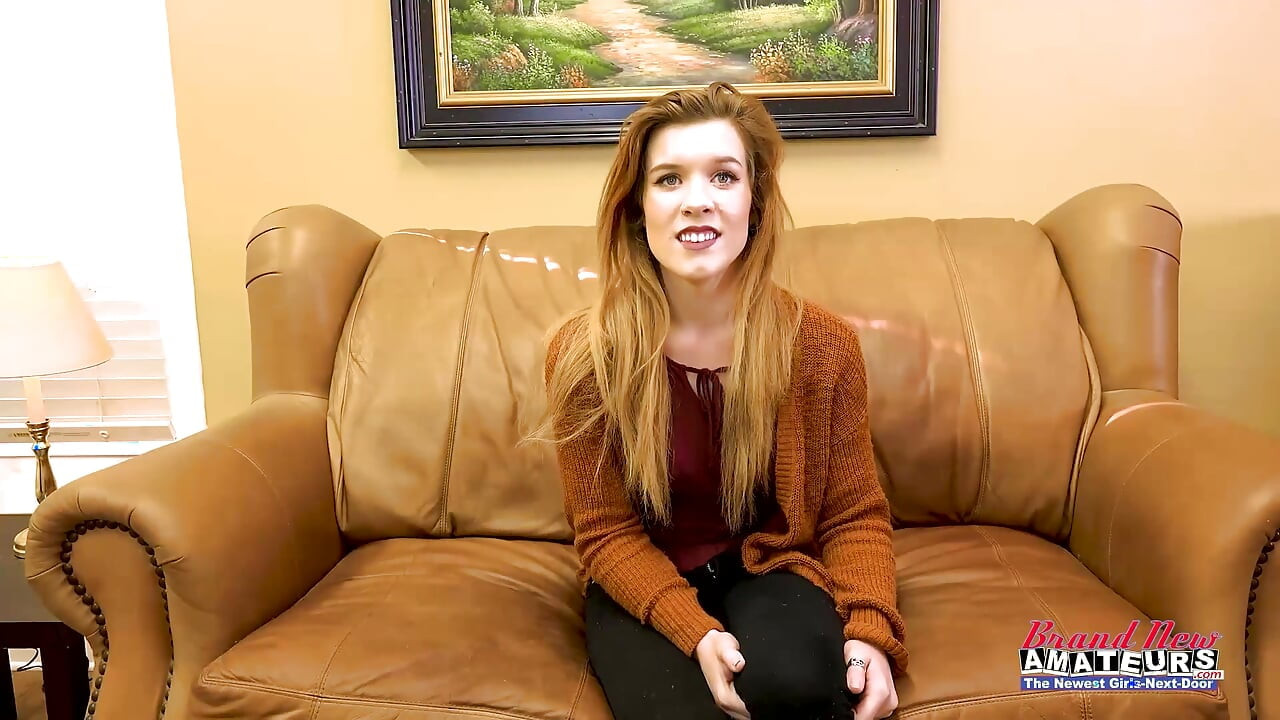 Djed Mrazov pomoćnik Riđimin zgodni Keaton masturbira i puši kurac za mlijeko!