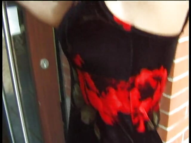 Nena rubia muestra increíbles tetas naturales