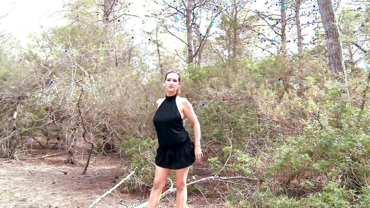 大屁股女孩骑乘那根鸡巴弹跳她的胸部