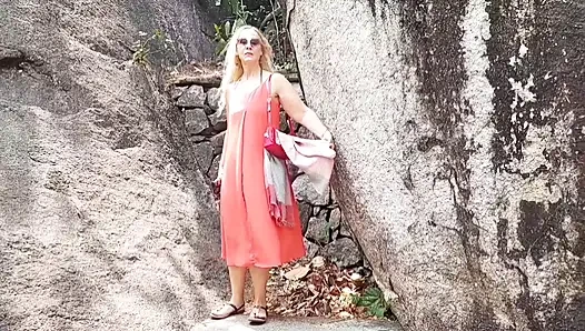 Schöne Blonde Reife Ehefrau Genießt Ihren Tag