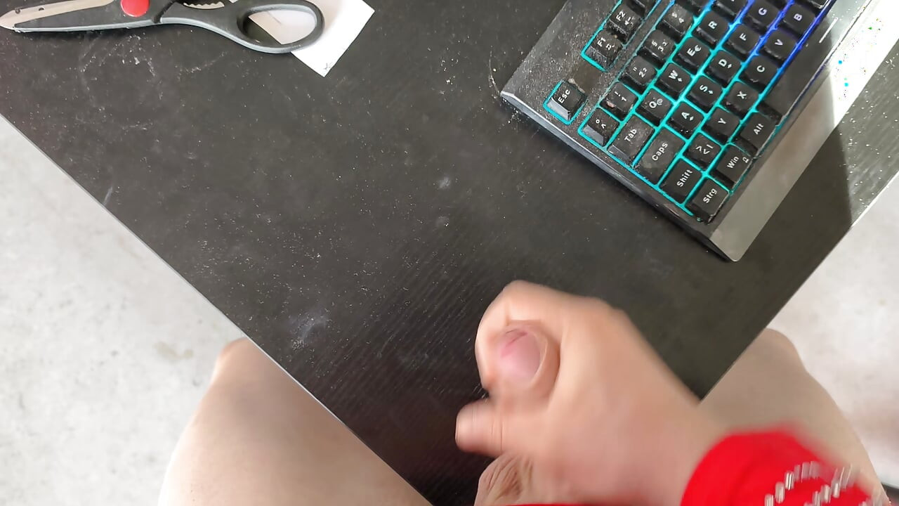 Pancutan mani spontan di meja